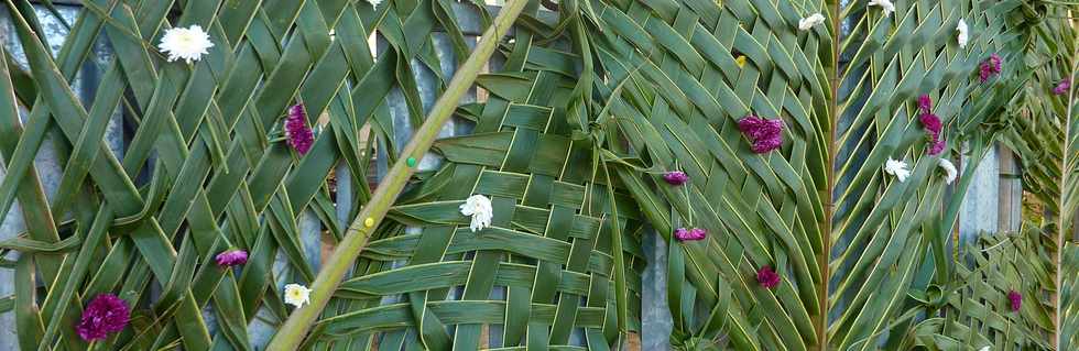 16 mai 2016 - St-Pierre - Tressage de feuilles de palmiers