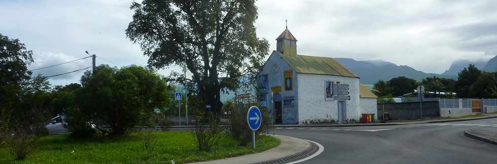 16 mai 2016 - St-Pierre - Bois d'Olives - Chapelle ND de Lourdes et son tamarinier -