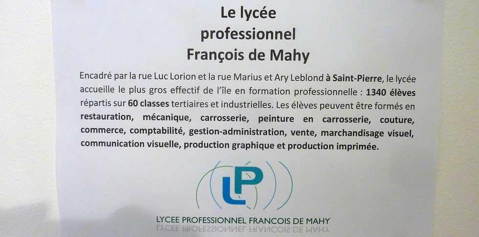 25 mai 2016 - St-Pierre - Capitainerie- Exposition du LP François de Mahy - L'art hors les murs ... lycéens -