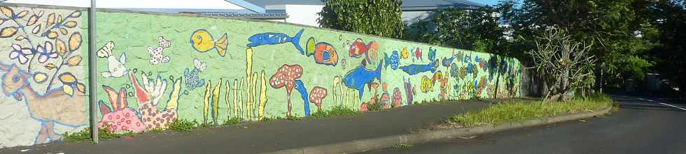 29 mai 2016 - St-Pierre - Alon dessine nout'karty - Terre Sainte les Hauts - Fresque Henri Ichiza et enfants de l'cole de Bassin Plat -