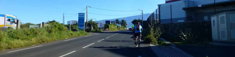 12 juin 2016 - St-Pierre - Cyclistes sur l'ancienne RN1