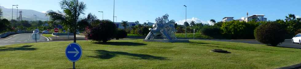 24 juin 2016 - St-Pierre - ZAC Canabady - Oeuvre d'art - Rond-point