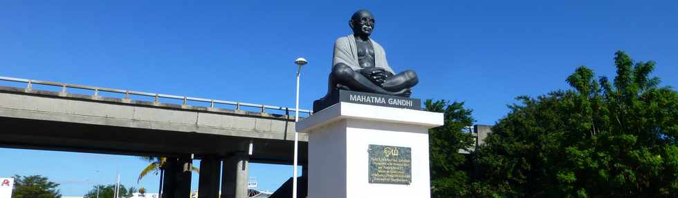 29 juin 2016 - St-Louis -  Statue du Mahatma Gandhi