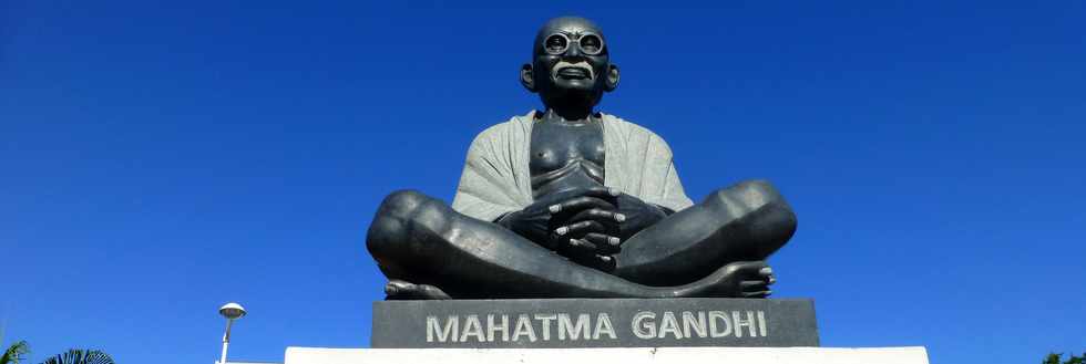 29 juin 2016 - St-Louis -  Statue du Mahatma Gandhi