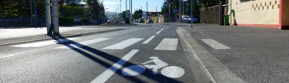 11 septembre 2016 - St-Pierre - Tracés piste cyclable sur le bd Hubert Delisle