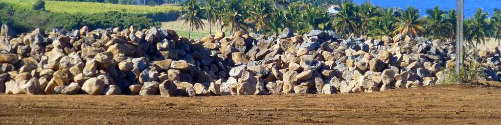 2 octobre 2016 - St-Pierre - Chemin de Bassin Plat - Extraction de roches