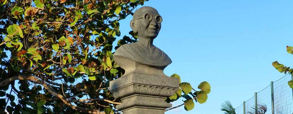 20 octobre 2016 - St-Pierre - Ravine Blanche - Parc Urbain - Buste du Mahatma Gandhi