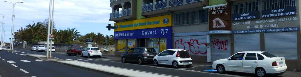 23 octobre 2016 - St-Pierre - Pharmacie du Front de mer - Ouverte 7 jours sur 7, de 8h à minuit