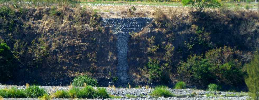 20 novembre 2016 - La Rivire - Chemin Piton - Vue sur la rivire St-Etienne - Interconnexion-