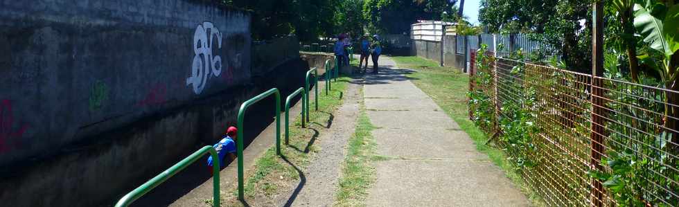 10 dcembre 2016 - St-Pierre - Basse Terre - Canal St-Etienne - Visite avec Marcel Tipveau - guide confrencier - Ple Valorisation du patrimoine -