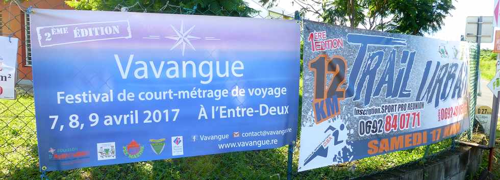 2 avril 2017 - St-Pierre - Banderole festival Vavangue 2017 à l'Entre-Deux