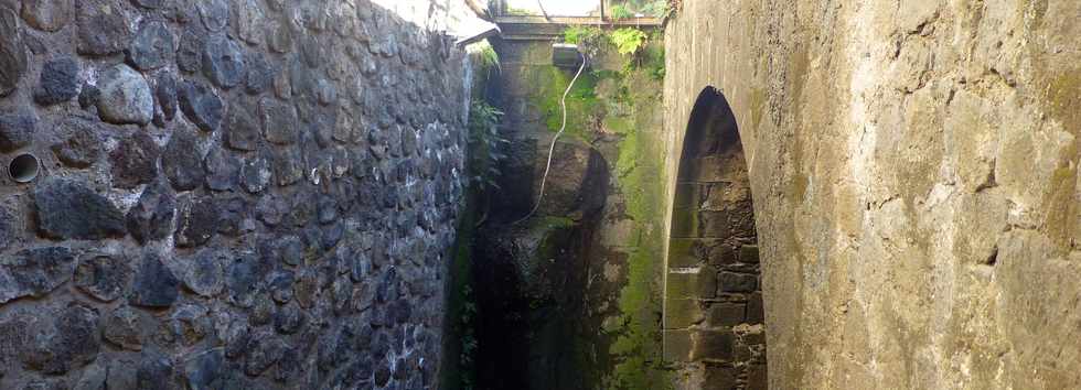 9 avril 2017 - St-Pierre - Escalier vers le souterrain de la rivire d'Abord - Source