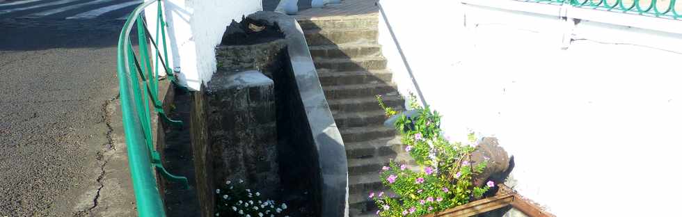 16 avril 2017 - St-Pierre - Escalier vers passage souterrain de la rivière d'Abord