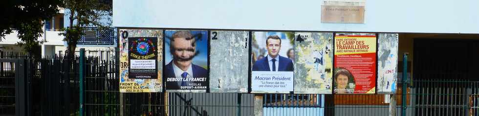 16 avril 2017 - St-Pierre - Ravine Blanche - Affiches électorales