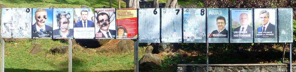 20 avril 2017 - St-Pierre - Terre Sainte - Affiches électorales