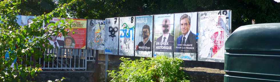 23 avril 2017 - St-Pierre - Bois d'Olives - Panneaux électoraux
