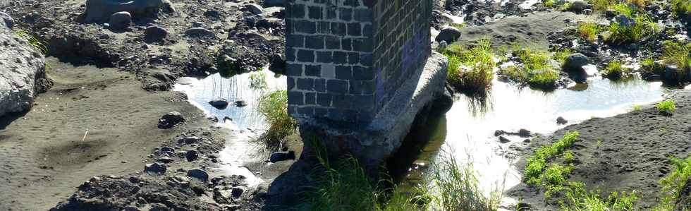 5 mai 2017 - St-Pierre - Rivire St-Etienne - Vieux pont -  Pile