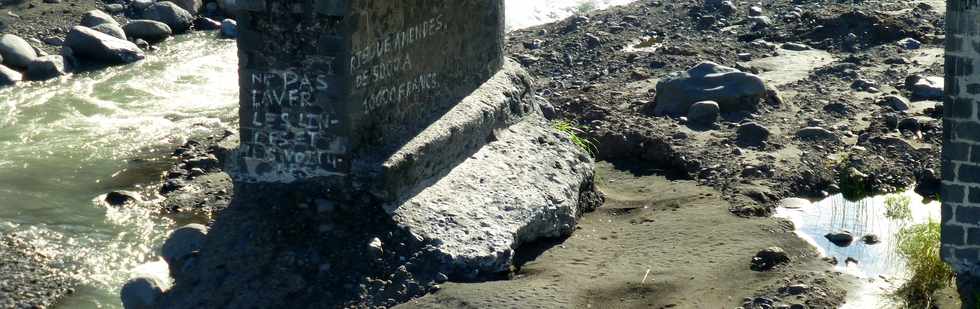 5 mai 2017 - St-Pierre - Rivire St-Etienne - Vieux pont - Pile