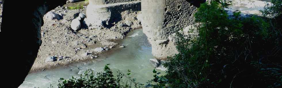 5 mai 2017 - St-Louis - Rivire St-Etienne - Vieux pont - Avant-bec pile