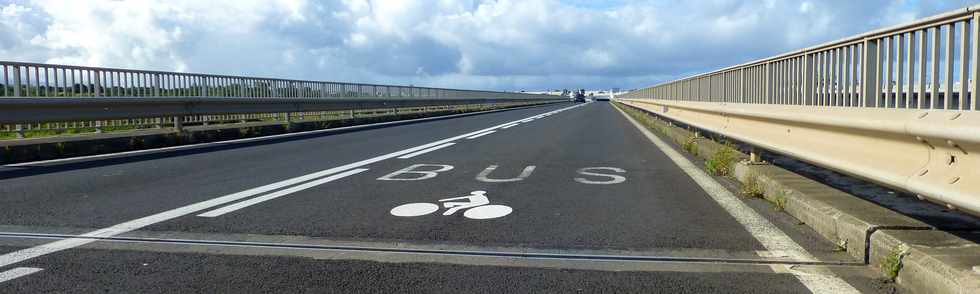 5 mai 2017 - Rivire St-Etienne - Ancien pont  -Voie tcsp + vlos