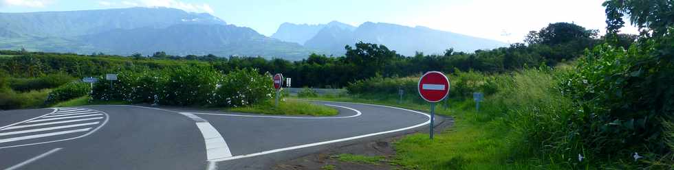 7 mai 2017 - St-Pierre -  Bretelle de sortie quatre-voies vers ex RN1