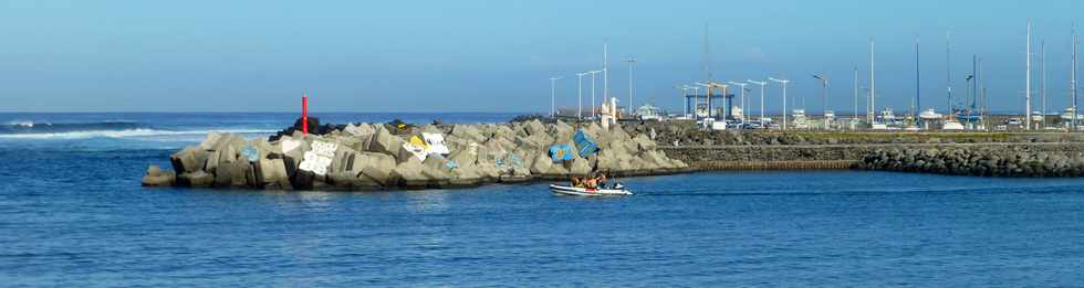 19 mai 2017 - St-Pierre - Terre Sainte - Entre du port