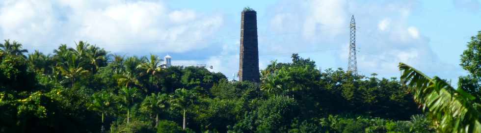 21 mai 2017 - Entre-Deux - Vue sur cheminée de Mahavel
