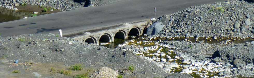 21 mai 2017 - Entre-Deux - Train de buses au Ouaki