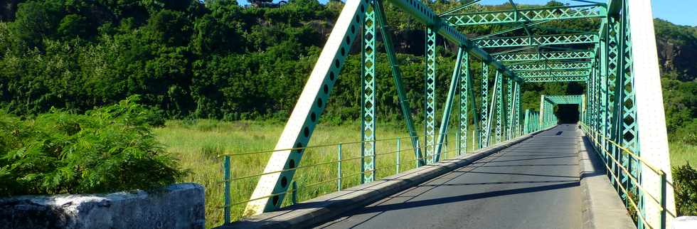 21 mai 2017 - Entre-Deux - Pont métallique sur le Bras de la Plaine