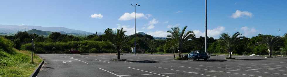 30 mai 2017 - St-Pierre - Parking Auchan - Dpart du Cirque Achille Zavatta vers St-Paul -