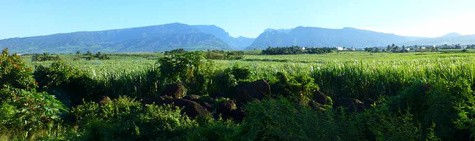 4 juin 2017 - St-Pierre - ZAC Canabady - Vue vers le cirque de Cilaos -