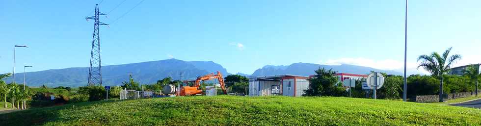 11 juin 2017 - St-Pierre - ZAC Canabady - Travaux de mise en souterrain d'une ligne lectrique