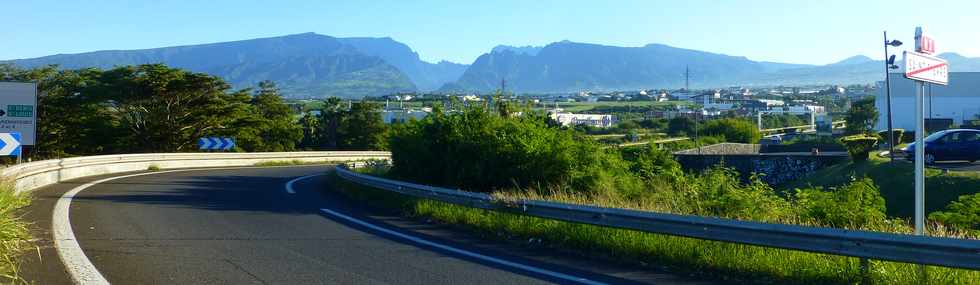 18 juin 2017 - St-Pierre - Vue sur les Hauts depuis la ZAC Banks