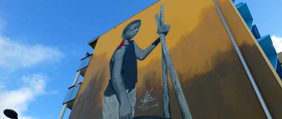 2 juillet 2017 - St-Pierre - Fresque l'artiste Mo - Ravine Blanche - In rou ... d bout' do bwa