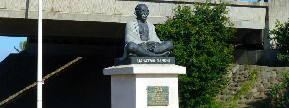 2 juillet 2017 - St-Louis - Statue Gandhi