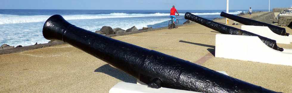 16 juillet 2017 - St-Pierre - Port - Digue et canons