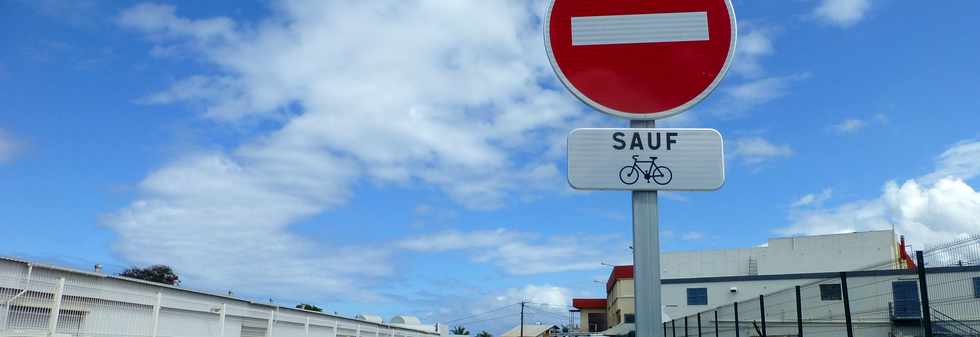 1er octobre 2017 - St-Pierre - Double sens cyclable rue Robinet de la Serve