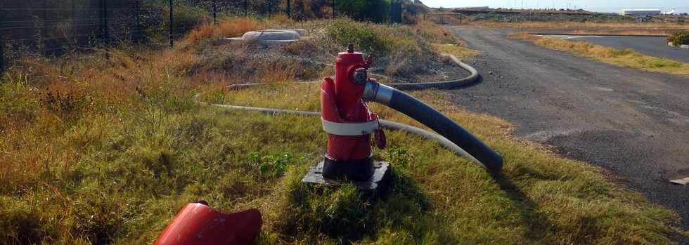 15 octobre 2017 - St-Pierre - Aroport de Pierrefonds - Borne incendie alimentant le plicandrome