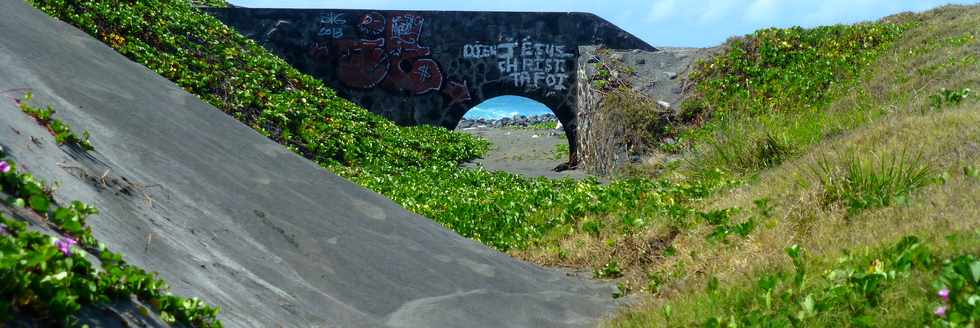 3 dcembre 2017 - St-Pierre - Chantier de l'amnagement du littoral ouest -  Pont du chemin de fer