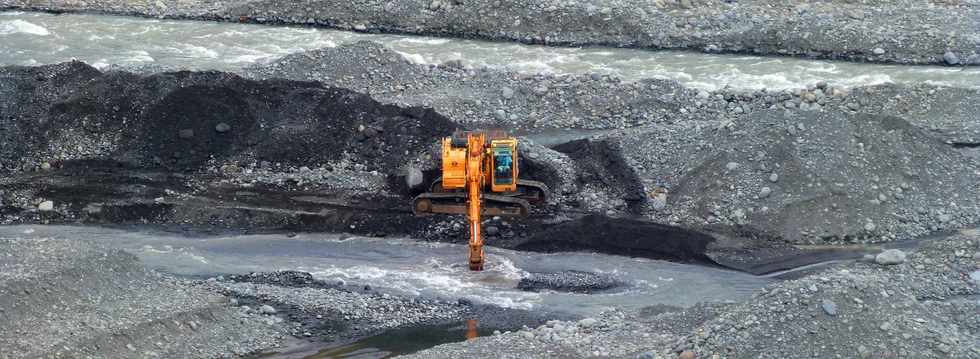 21 mars 2018 - Entre-Deux - Travaux au radier du Ouaki aprs Dumazile