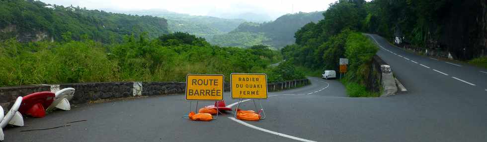 21 mars 2018 - Entre-Deux - Travaux au radier du Ouaki aprs Dumazile