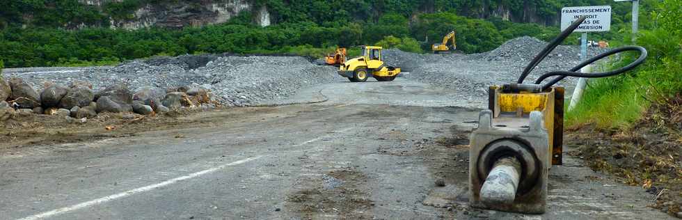 21 mars 2018 - Entre-Deux - Travaux au radier du Ouaki aprs Dumazile