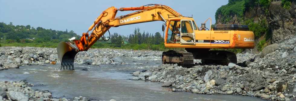 21 mars 2018 - Entre-Deux - Travaux au radier du Ouaki aprs Dumazile