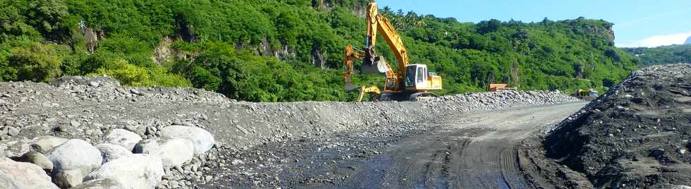 23 mars 2018 - St-Pierre - Entre-Deux - Aprs Dumazile - Travaux sur le radier du Ouaki