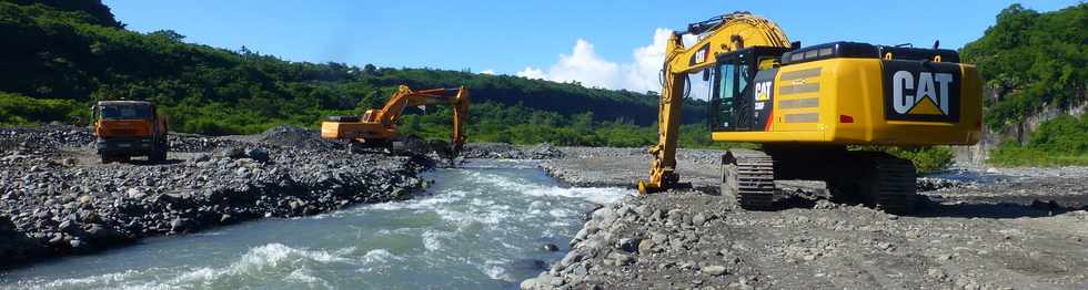 23 mars 2018 - St-Pierre - Entre-Deux - Aprs Dumazile - Travaux sur le radier du Ouaki