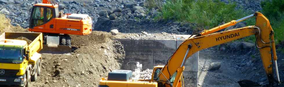 23 mars 2018 - St-Louis - Chantier de dmolition de l'ancien radier 2007