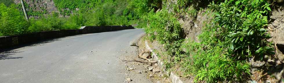 8 avril 2018 - Bras de Cilaos -RN5  entre let Furcy et les Alos - Eboulis