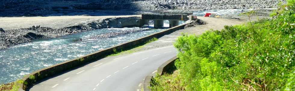 8 avril 2018 - Bras de Cilaos -RN5  entre let Furcy et les Alos - Radier traversant le Bras de Cilaos