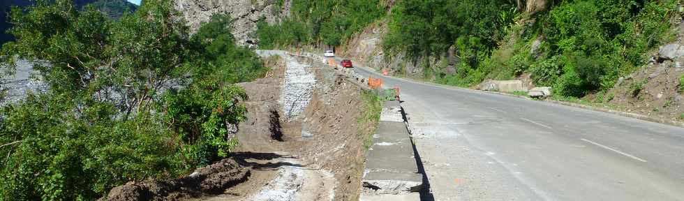 8 avril 2018 - Bras de Cilaos -RN5  entre let Furcy et les Alos - Mur de soutnement