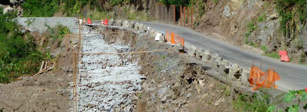 8 avril 2018 - Bras de Cilaos -RN5  entre let Furcy et les Alos - Mur de soutnement